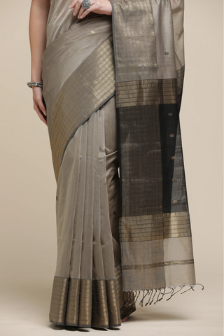 Saree with a checkered pattern on a beige background