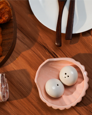 Amarkos - Seashell with pearl Salt and Pepper
