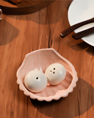 Amarkos - Seashell with pearl Salt and Pepper