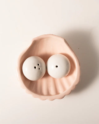 Amarkos - Seashell with pearl Salt and Pepper